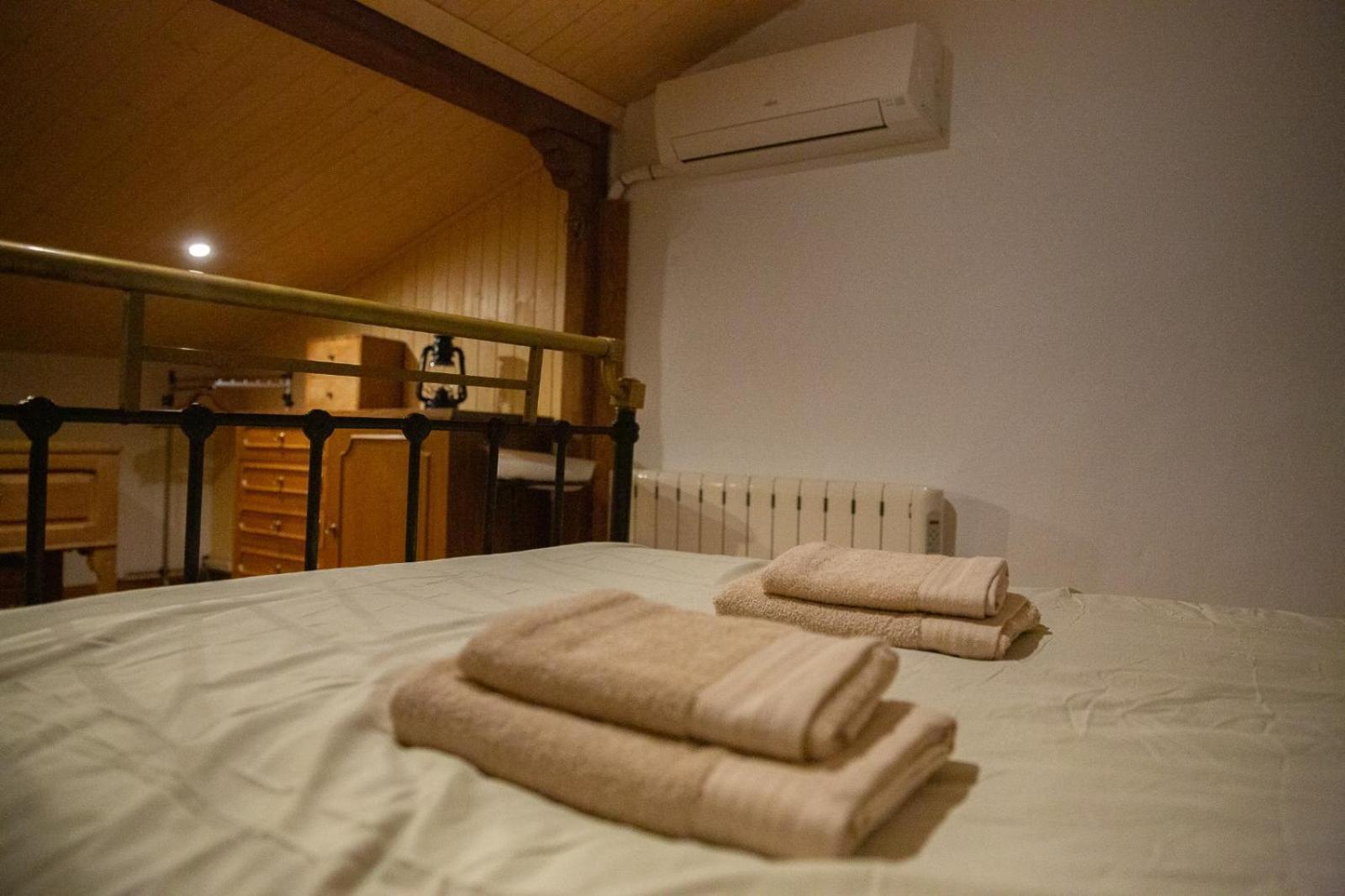 La Casita De La Corredera Lägenhet Candeleda Exteriör bild