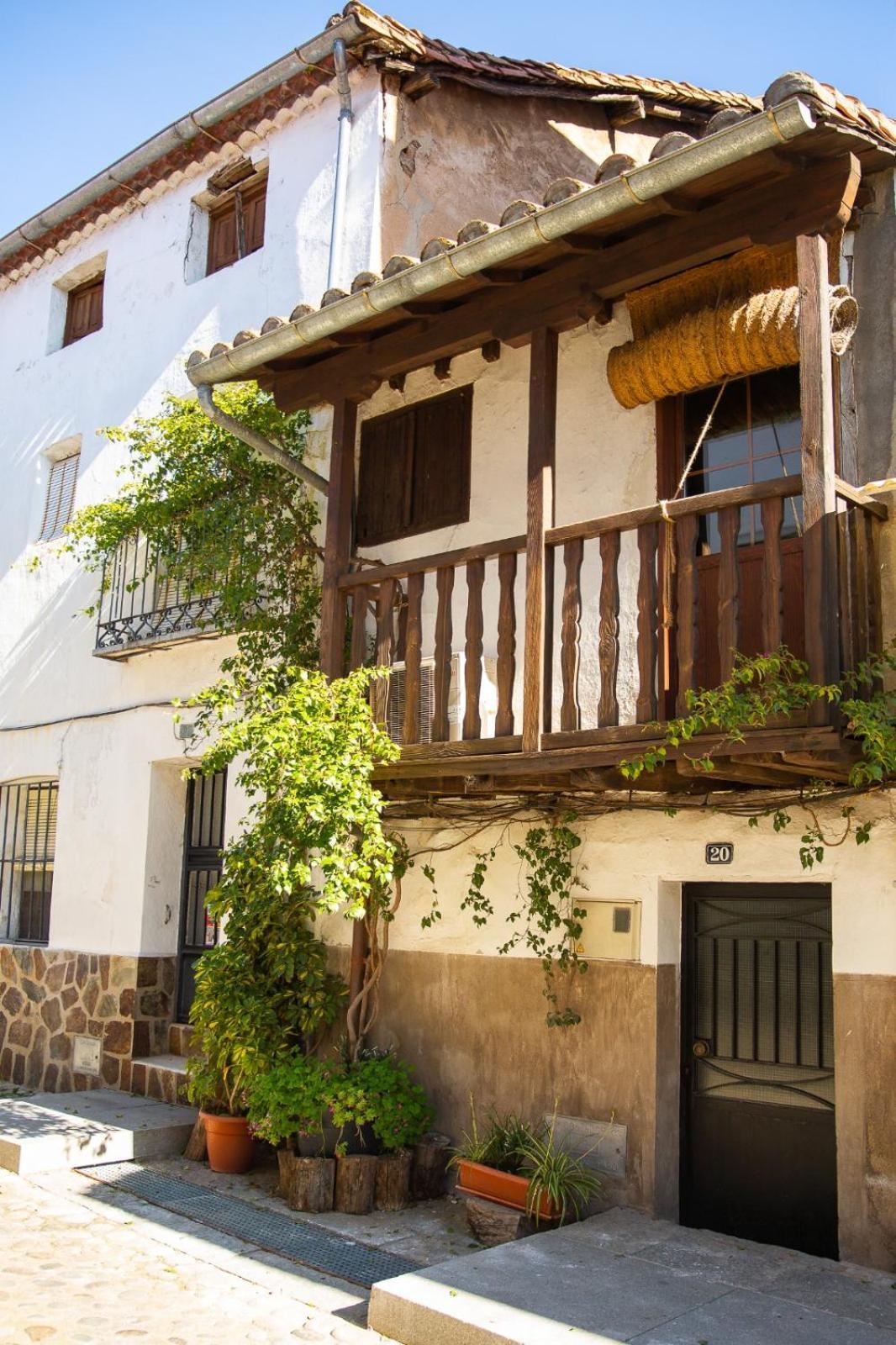 La Casita De La Corredera Lägenhet Candeleda Exteriör bild